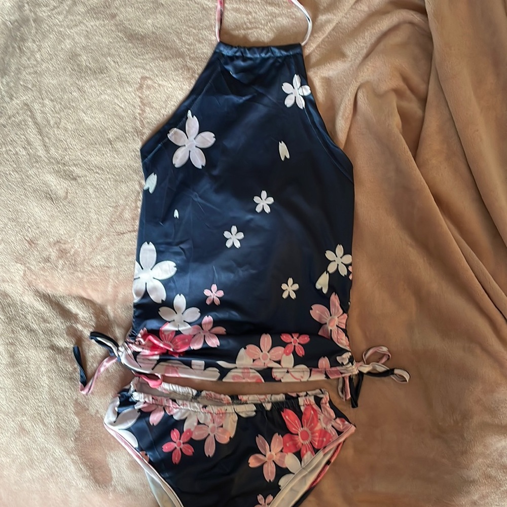 Never worn tankni
